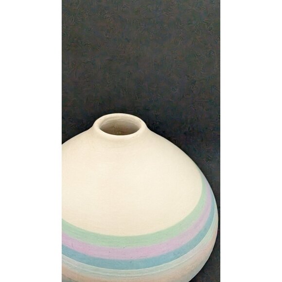 Southwest Etched Pottery lidded Vase pastel color etched signed 5.6" - Picture 14 of 15